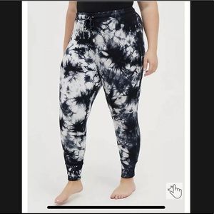 TORRID 4X Dream Fleece Leggings / Tie Dye
